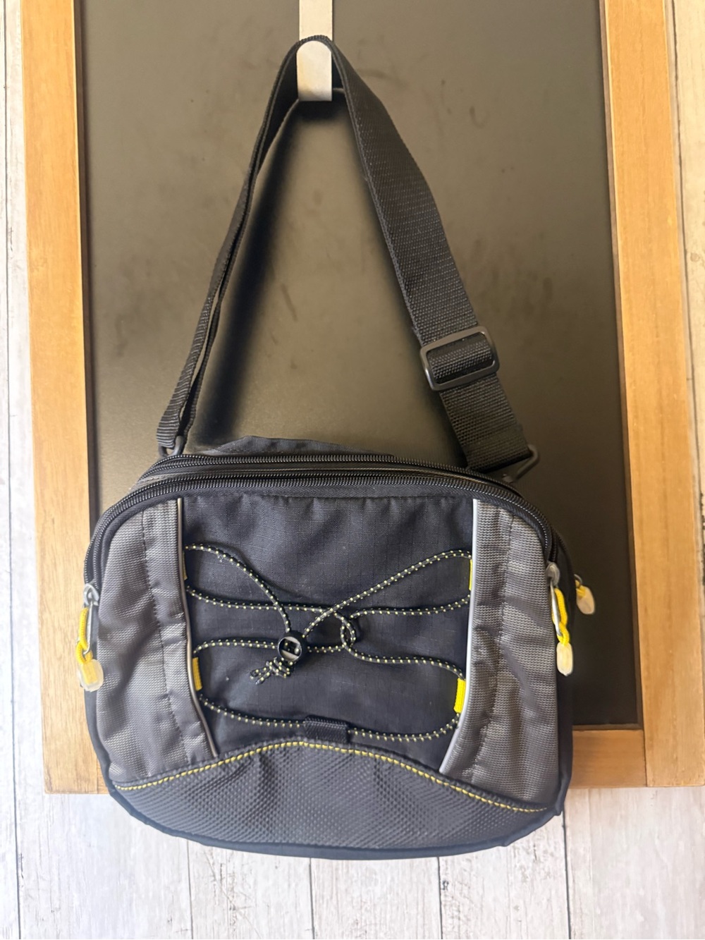 Timberland S/M Travel Bag Black and Yellow
Multiple Zippered Pockets
